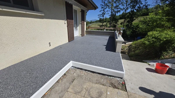 tapis de marbre revetement sur résine d'étanchéité liquide 